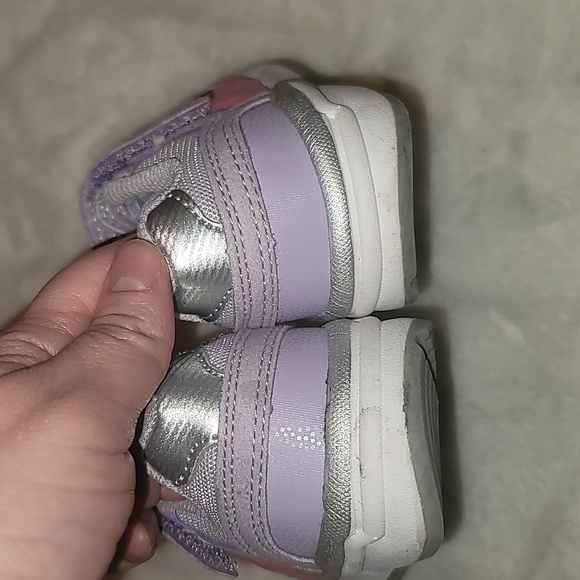 Little girls purple sneakers size 5 - Picture 6 of 7